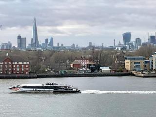 In the River Times View - Londen - 1