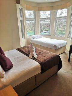 OYO The Luton Hotel - 1