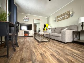 Boomer Bungalow - - 6