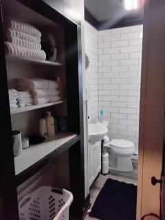 Stylish, Penn State-Themed Historic Getaway 2 Blocks from Waterfront - Bellefonte - 2