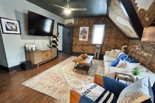 Stylish, Penn State-Themed Historic Getaway 2 Blocks from Waterfront - Bellefonte - 0