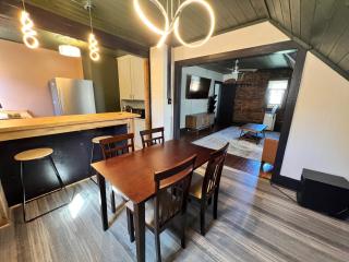 Stylish, Penn State-Themed Historic Getaway 2 Blocks from Waterfront - Bellefonte - 1