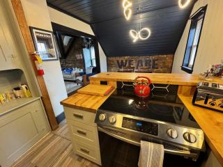Stylish, Penn State-Themed Historic Getaway 2 Blocks from Waterfront - Bellefonte - 8