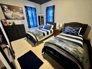Stylish, Penn State-Themed Historic Getaway 2 Blocks from Waterfront - Bellefonte - 3