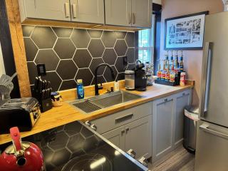 Stylish, Penn State-Themed Historic Getaway 2 Blocks from Waterfront - Bellefonte - 7