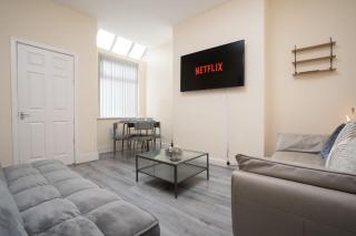 Spacious 4BR Home in Manchester - 4