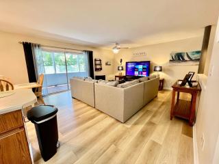 Casa Mar - Main Street & Screened Porch! - Chincoteague - 6