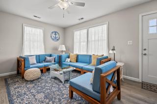 Kitty's Bayside Bungalow - - 9
