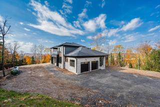 4200sqf Luxury Muskoka Estate in Lake of Bay, Huntsville - Dwight - 1