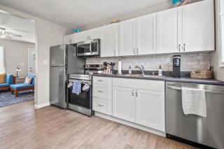Kitty's Bayside Bungalow - - 3