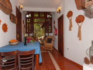 Unique cave house with Jacuzzi in Moya - Moya - 5