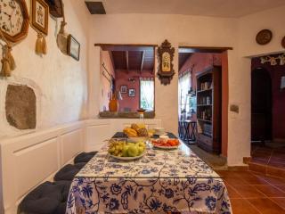 Cave House Retreat with Solarium and Pool - Moya - 6