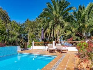 Cave House Retreat with Solarium and Pool - Moya - 9