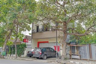 OYO 90234 Dhoho Family Guest House - Kediri - 9