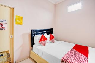 OYO 90234 Dhoho Family Guest House - Kediri - 8