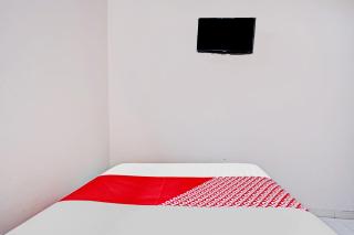 OYO 90234 Dhoho Family Guest House - Kediri - 0