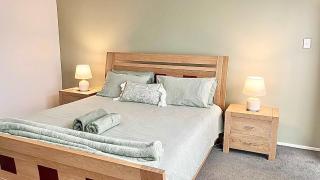 Luxe 2BR 2 Bath with Terrace, secure Parking, 200m from Sydney Metro - Sídney - 1