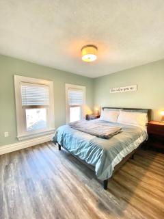 Cozy Suite-Walk to the Falls - 2