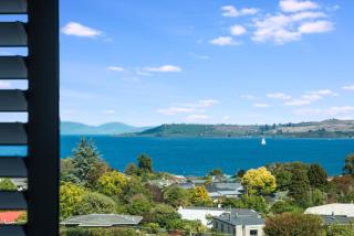 House of Views - Luxury Home - Taupo - 8
