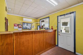 OYO Hotel Luling TX Downtown I-10/US-90 - Luling - 4