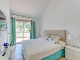 Charming family holiday home with pool access - 7