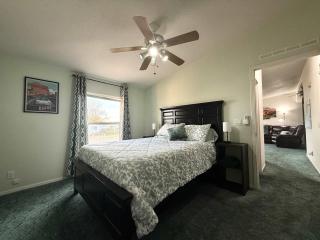 Home near Zion with private hot tub Sleeps 10 - Kanab - 7