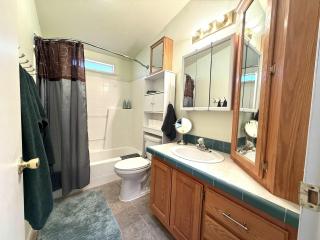 Home near Zion with private hot tub Sleeps 10 - Kanab - 6