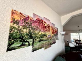 Home near Zion with private hot tub Sleeps 10 - Kanab - 4