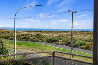 Sandbanks - Papamoa Beachfront Holiday Home - Papamoa - 7