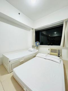 Ace Suites by the WaterSpa - Budget Family Room - 9