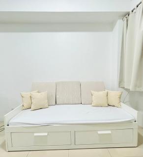 Ace Suites by the WaterSpa - Budget Family Room - 4