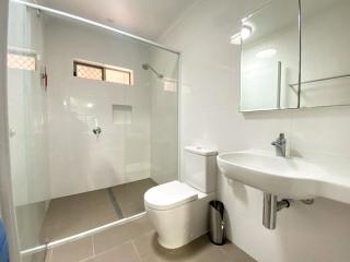 A Yearenda - Water Views -3BR - Steps to the Beach - Burrum Heads - 6