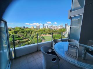 Spacious 1 bedroom mezzanine apartment with large bath views 2 free parking spots - Brisbane - 5