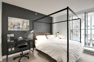 Downtown Luxurious 2BD Pool, Parking, Hot Tub, Sauna - Vancouver - 5