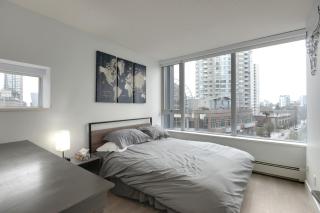 Downtown Luxurious 2BD Pool, Parking, Hot Tub, Sauna - Vancouver - 4
