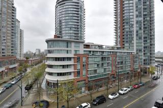 Downtown Luxurious 2BD Pool, Parking, Hot Tub, Sauna - Vancouver - 3
