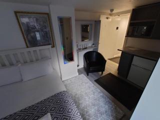 High Tide Hotel Oyo - 3