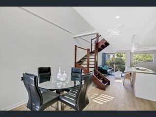 HEART OF Cotton Tree- walk to BEACH & RIVER - Maroochydore - 7