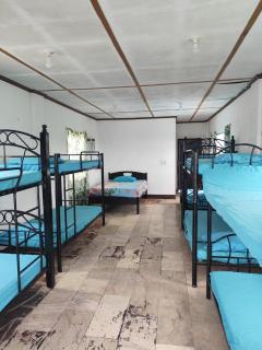 Calishores Beachfront Resort - Morong - 9