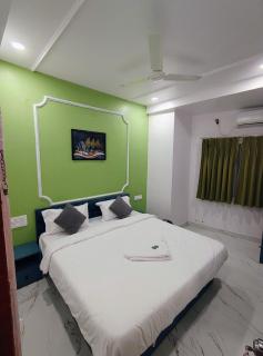 Hotel The Hood - Nagpur - 1