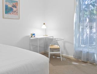Charming Inner-City Stay- Space, Style & Location - 9