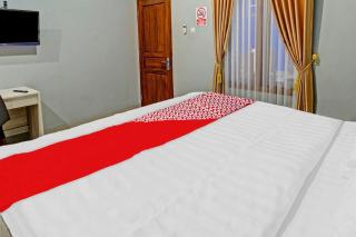 Super OYO 90767 Gm Guest House - Wonogiri - 5