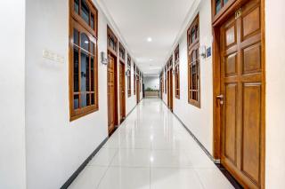 OYO 90891 Parang Kusumo Residence - Krembangan - 1