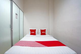 OYO Flagship 90890 Bratang Gede Residence - 2
