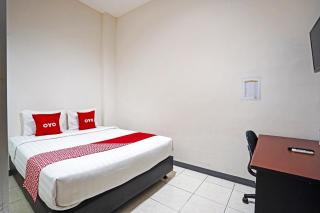 OYO Flagship 90890 Bratang Gede Residence - Krukah - 4