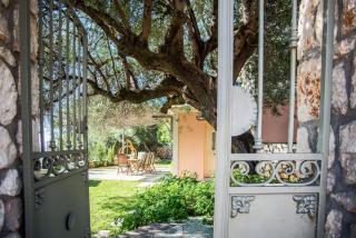 The Cerulean Villa - The Concord Of Blue And Green - Mousata - 9