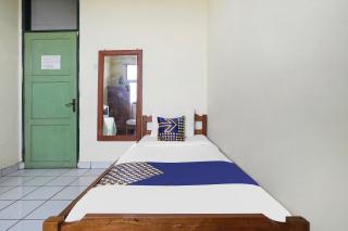SPOT ON 91064 Wisma Lec Syariah - Garut - 5
