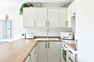 Newly refurbished flat with great transport links - Londra - 6