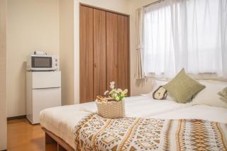 shinjuku 2 stops,3 people,train walk for 5mins - 1