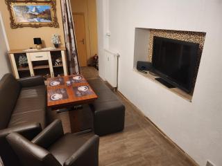 Halle EG, Bestpreis in Preis- Leistung, 1- 3 Doppelzimmer, plus TV Lounge extra Küche u Bad bis 6 Personen - Halle an der Saale - 0